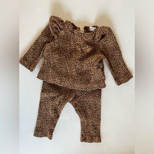 BabyGap 2 piece outfit size 3-6 months